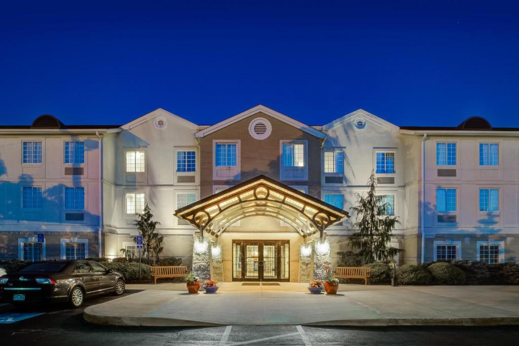 a large building with a car parked in front of it at Staybridge Suites Cleveland Mayfield Heights Beachwood, an IHG Hotel in Mayfield Heights