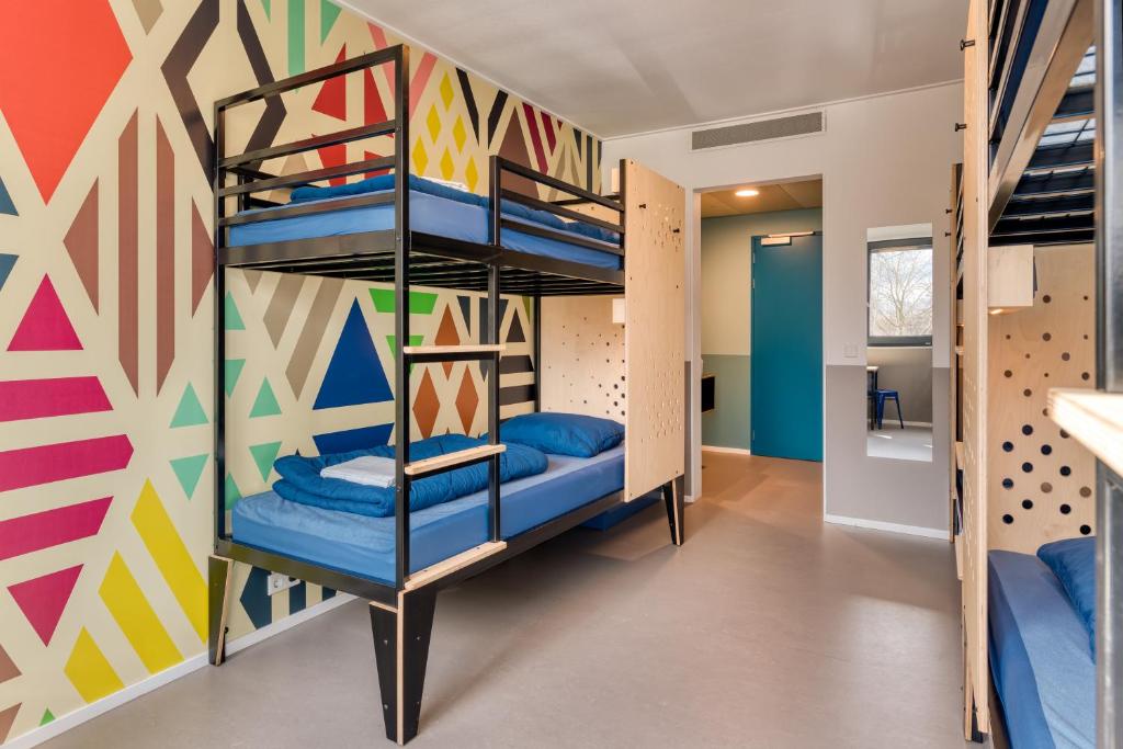 Travel Proud Sustainability certification Stayokay Hostel Maastricht - Vierpersoonskamer Met Eigen Badkamer En Douche
