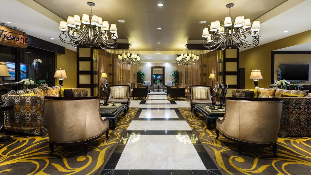 הלובי או אזור הקבלה ב-InterContinental New Orleans, an IHG Hotel