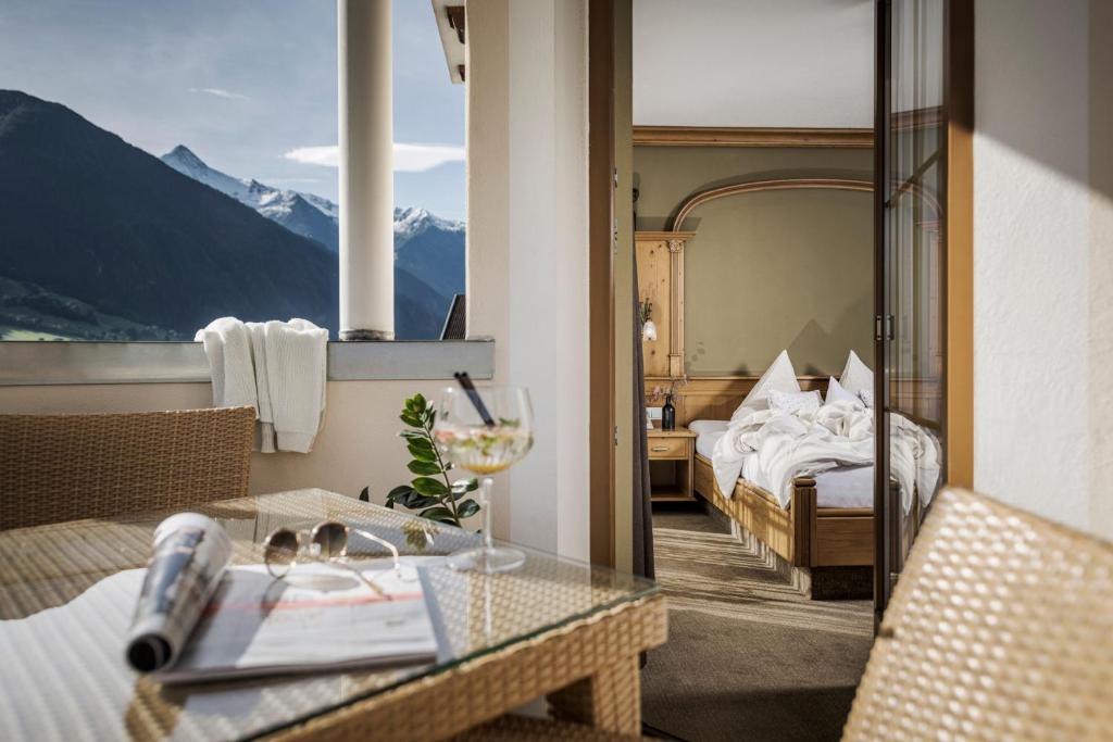 Nespecifikovaný výhled na hory nebo výhled na hory při pohledu z hotelu