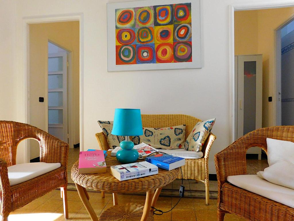 A seating area at Welcome to alma's house, Levanto