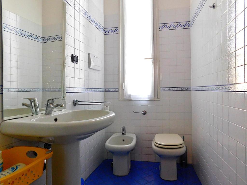 A bathroom at Welcome to alma's house, Levanto