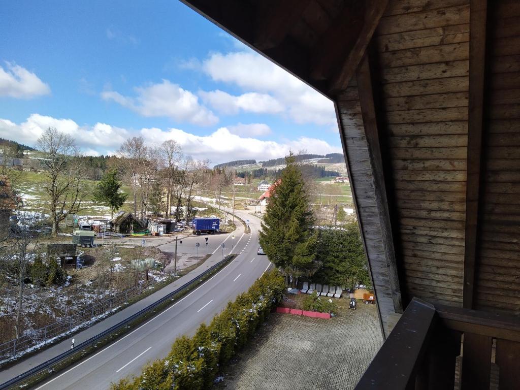 Nespecifikovaný výhled na hory nebo výhled na hory při pohledu z hotelu