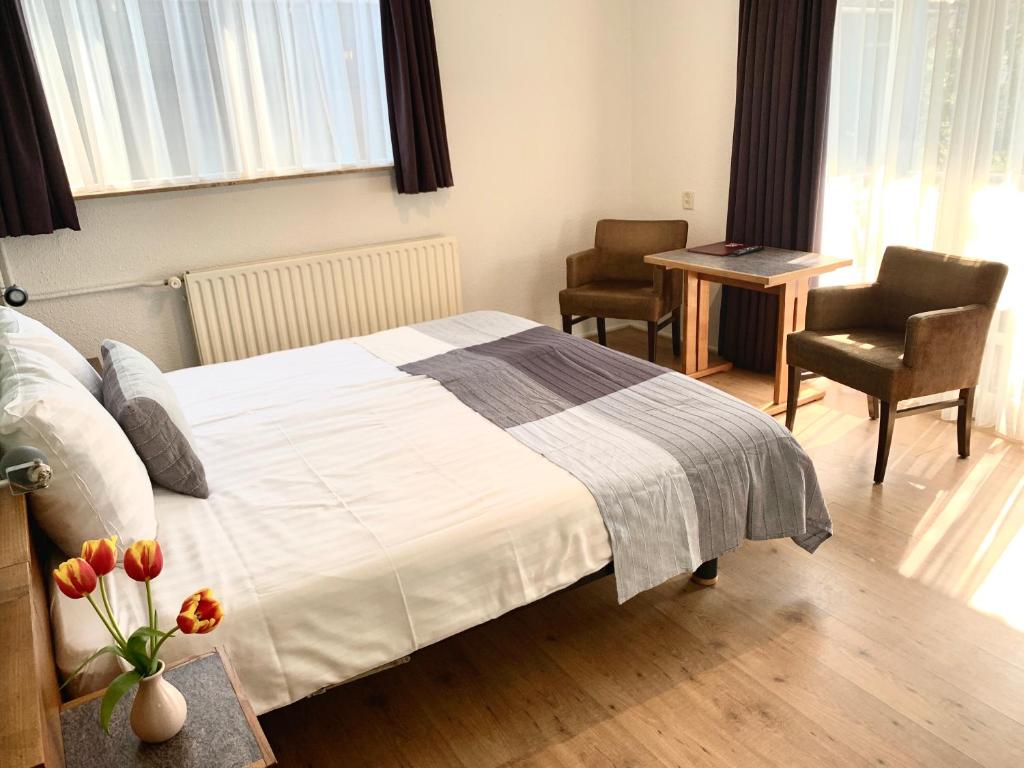 Postel nebo postele na pokoji v ubytování DuinHotel Texel