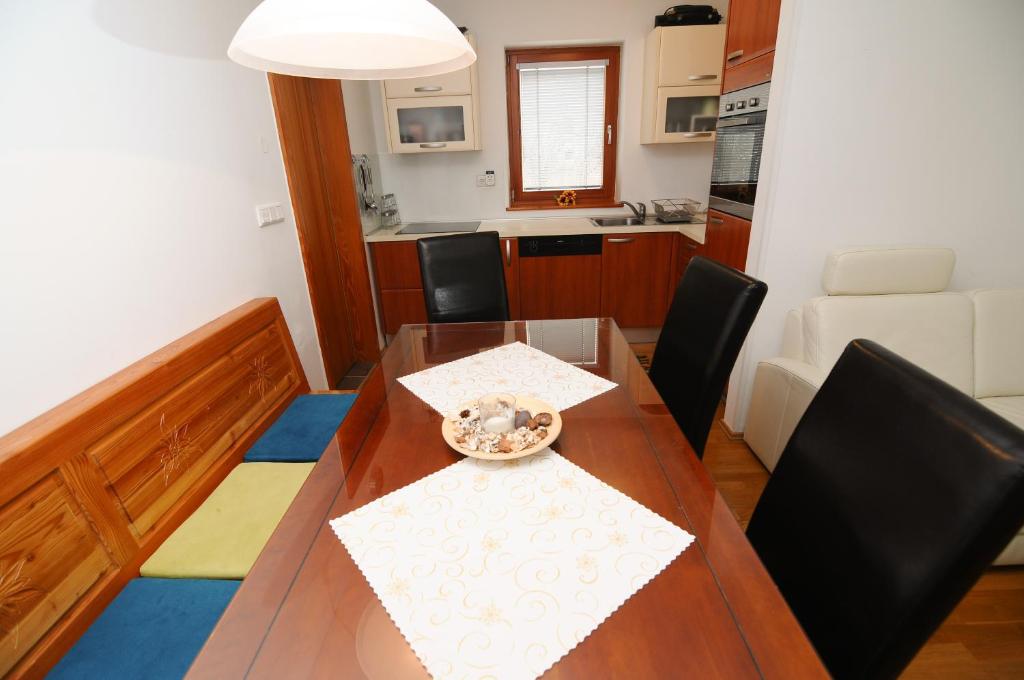 Kuchyň nebo kuchyňský kout v ubytování Pierta Apartment
