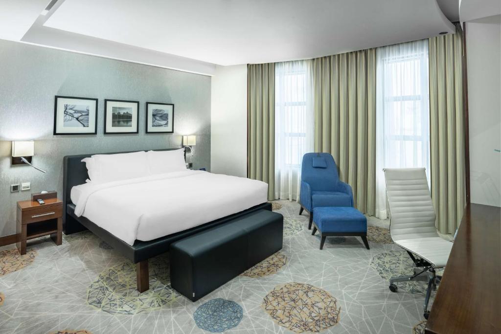 Postel nebo postele na pokoji v ubytování Radisson Blu Plaza Jeddah