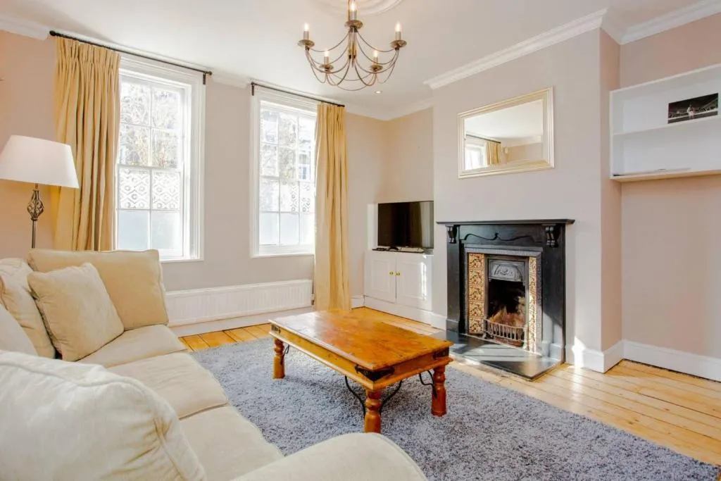 Large 4 Bedroom Home in Central Greenwich, Londra, Marea Britanie