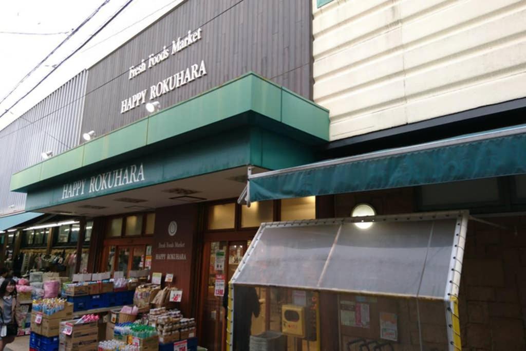 Supermarket nebo jiné obchody v  vily nebo okolí