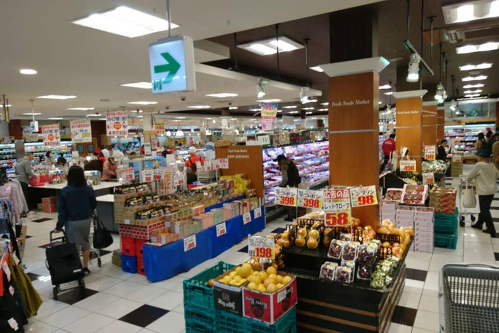 Supermarket nebo jiné obchody v  vily nebo okolí