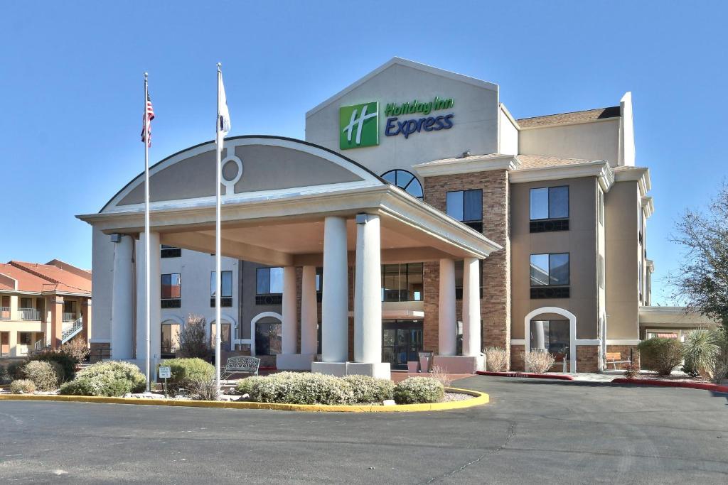 una representación de la parte delantera de un hotel en Holiday Inn Express Socorro, an IHG Hotel, en Socorro