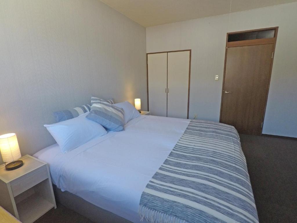 Postel nebo postele na pokoji v ubytování Red Fox Lodge Myoko