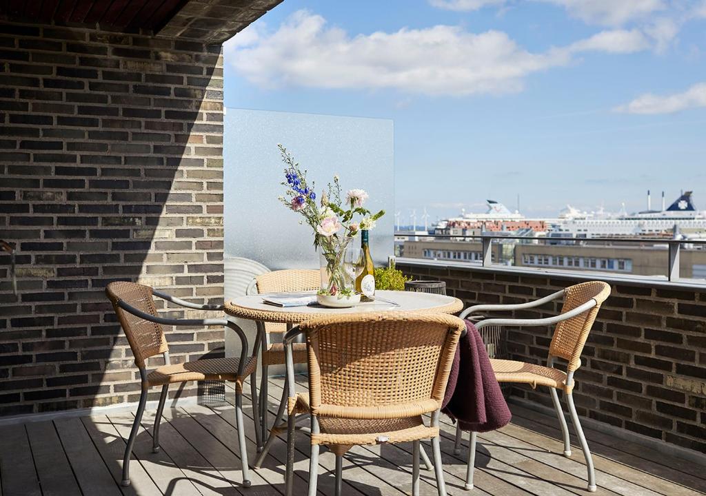 
Two Bedroom Penthouse Apartment, 105m2
