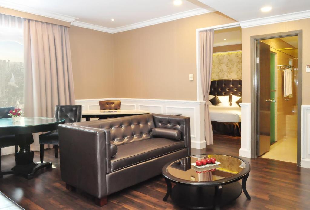 Posezení v ubytování Royal Palm Hotel & Conference Center Cengkareng