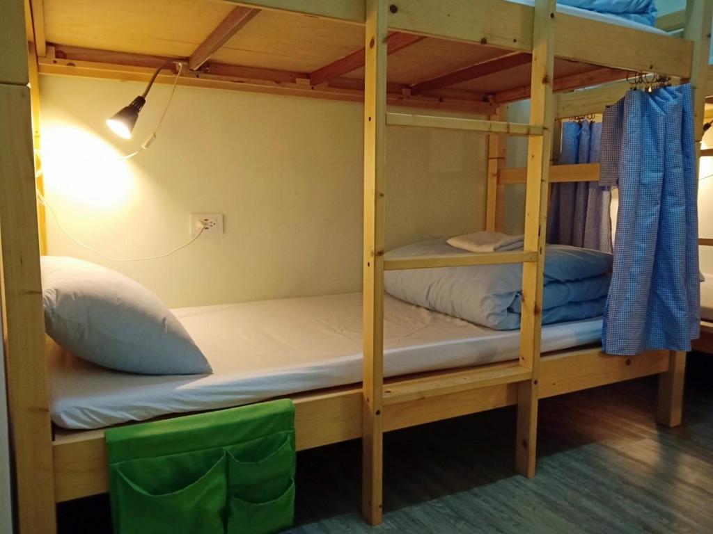 Двухъярусная кровать или двухъярусные кровати в номере N-square Homestay