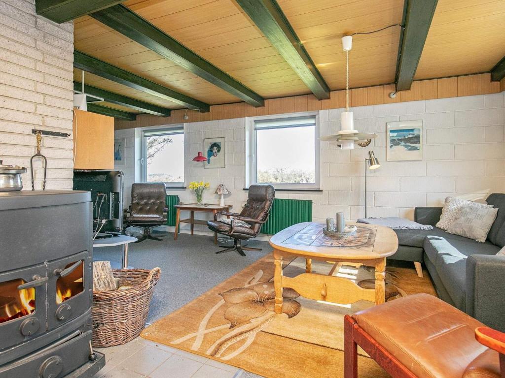 Posezení v ubytování 6 person holiday home in Ulfborg