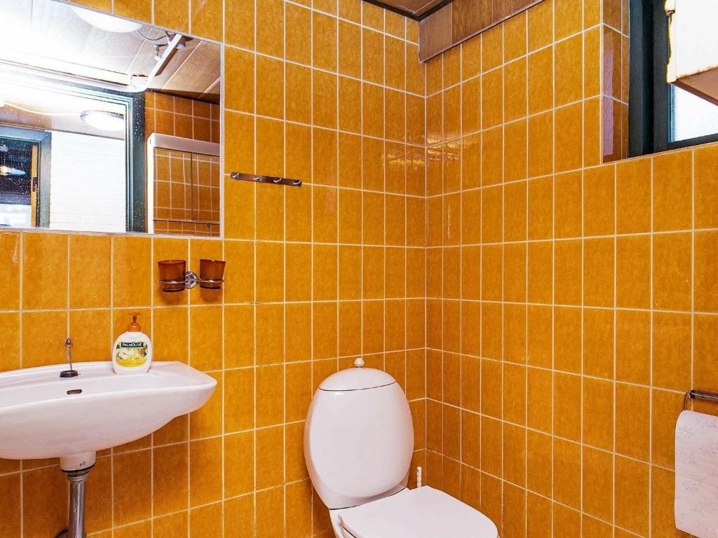 Koupelna v ubytování 6 person holiday home in Ulfborg