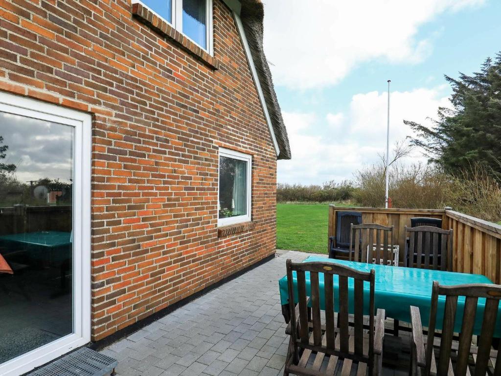 Balkón nebo terasa v ubytování 6 person holiday home in Ulfborg