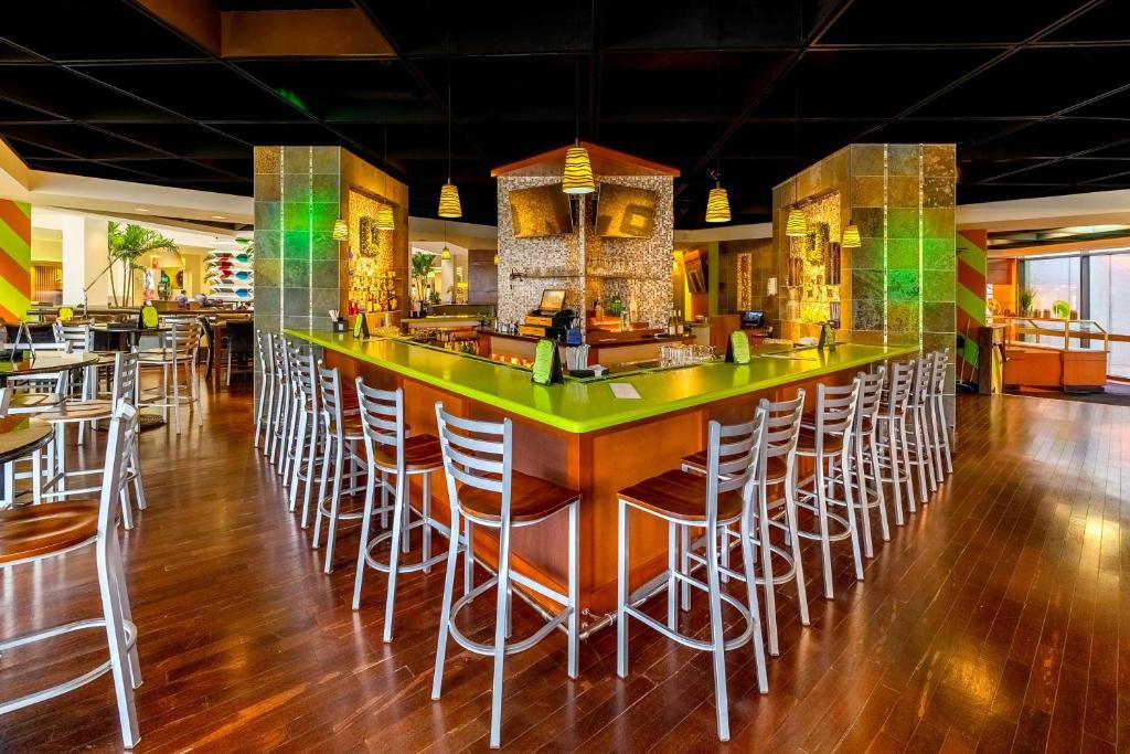Lounge nebo bar v ubytování Hyatt Regency Miami