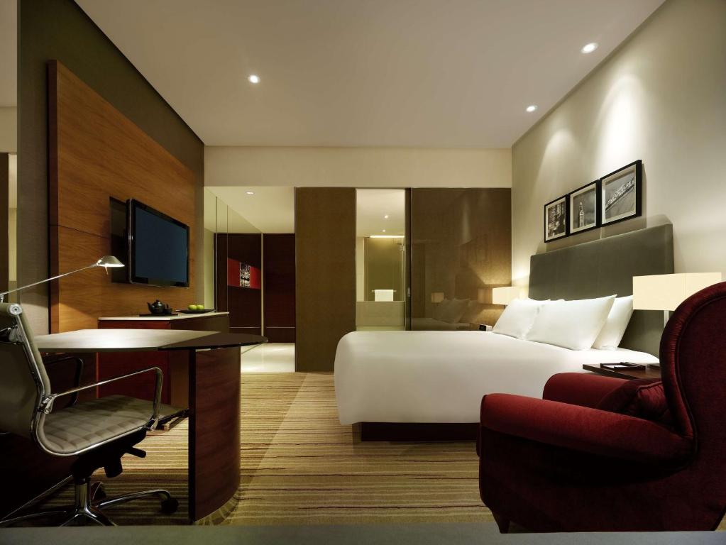 TV a/nebo společenská místnost v ubytování Hyatt Regency Hong Kong Tsim Sha Tsui