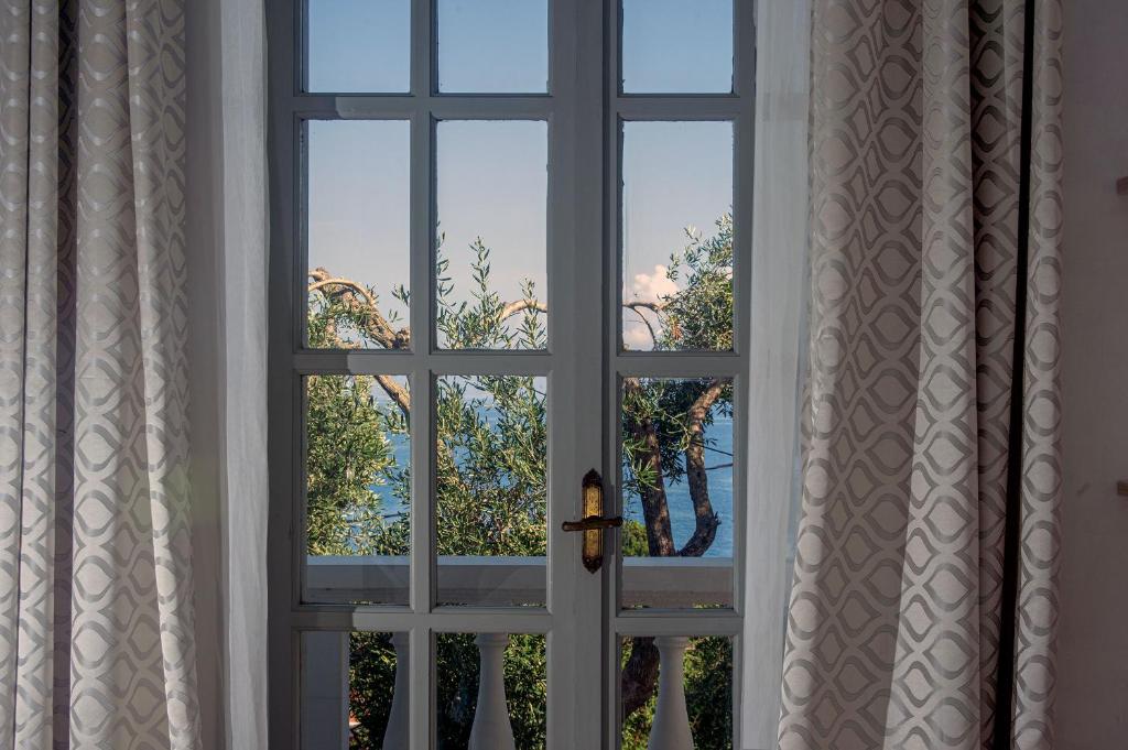 Balkón nebo terasa v ubytování PaxosBlue Suites & Villas