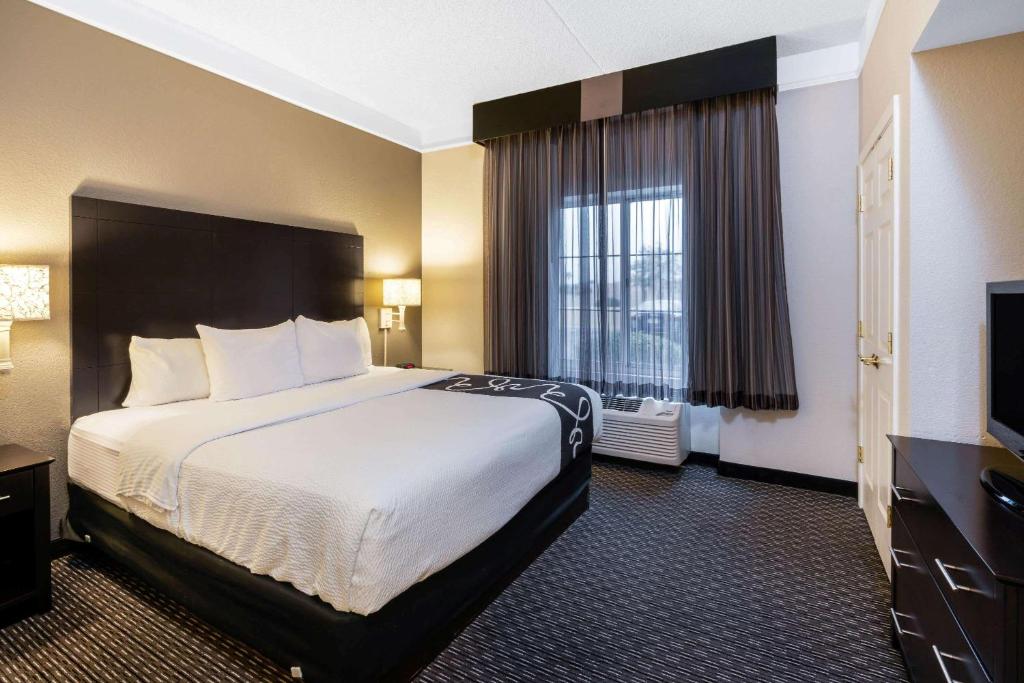 La Quinta Inn & Suites by Wyndham Mesa Superstition Springs photo
