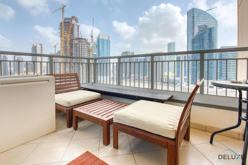 Balkón nebo terasa v ubytování Close to Burj Khalifa & Dubai Mall with Relaxing Balcony, Claren Tower 1, Downtown Dubai by Deluxe Holiday Homes