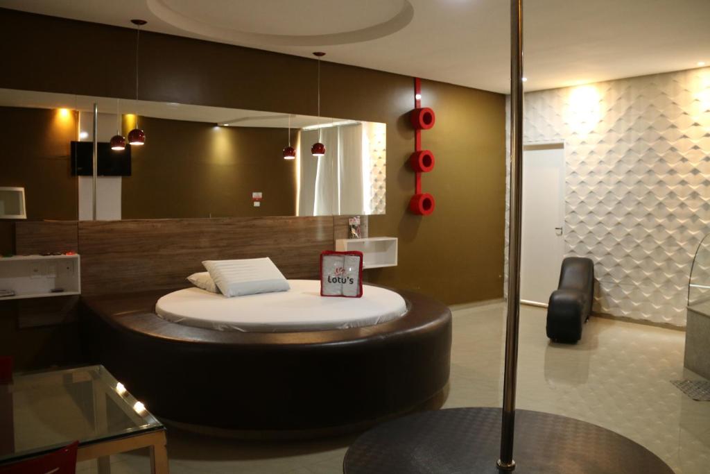  Lotu's Motel