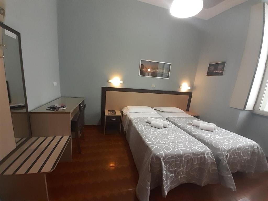 Postel nebo postele na pokoji v ubytování Hotel Alba Torino centro