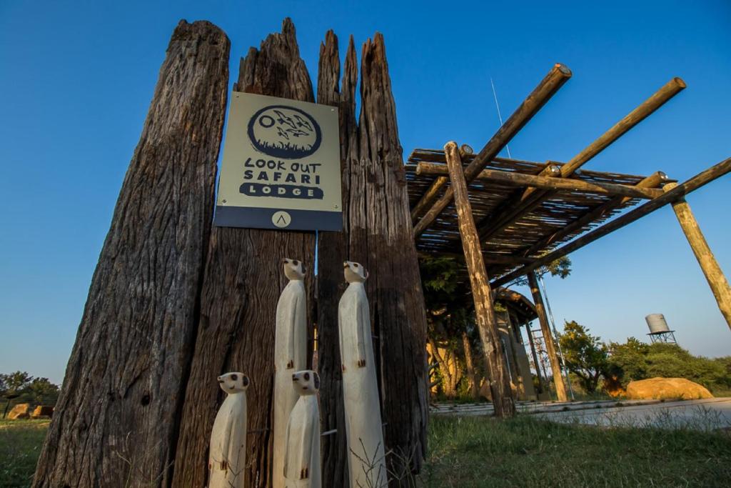 Certifikát, hodnocení, plakát nebo jiný dokument vystavený v ubytování LookOut Safari Lodge