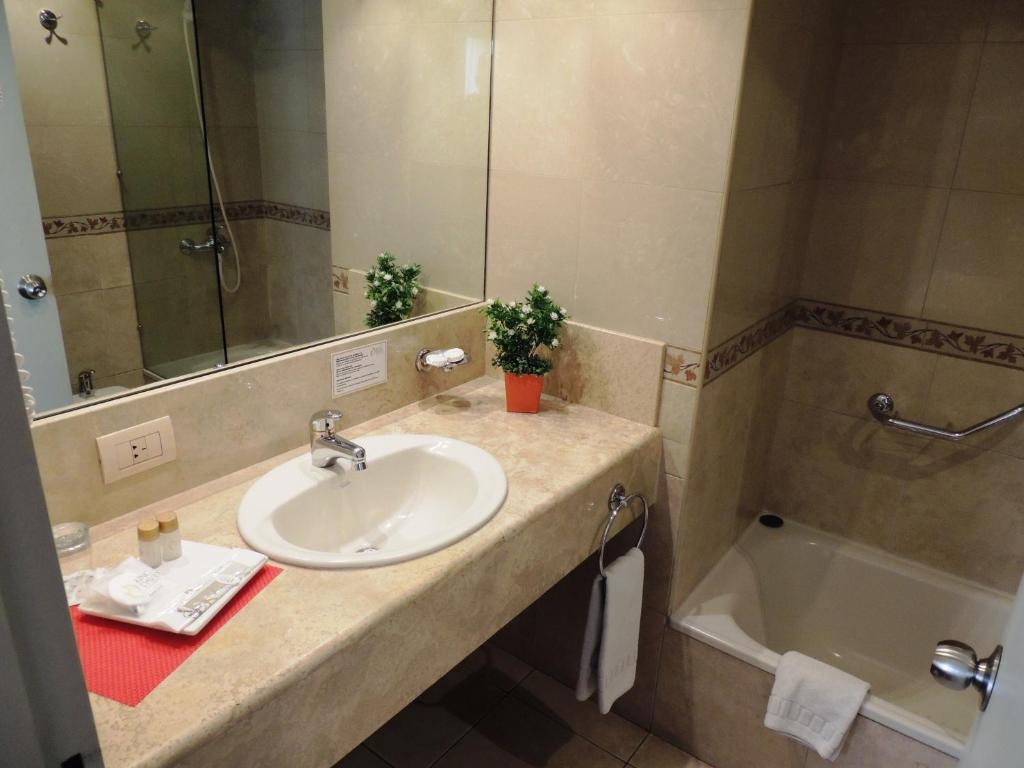 A bathroom at King David Flat Hotel - Argentina