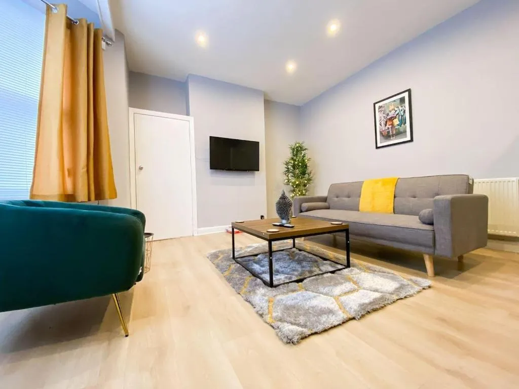 Striking & Elegant 2BR Flat - Free Street Parking, Glasgow, Marea Britanie