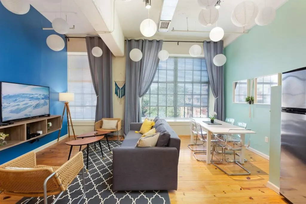 2BR Hip Downtown Apt + Apple TV + Wifi + Gym, Durham, Statele Unite ale Americii