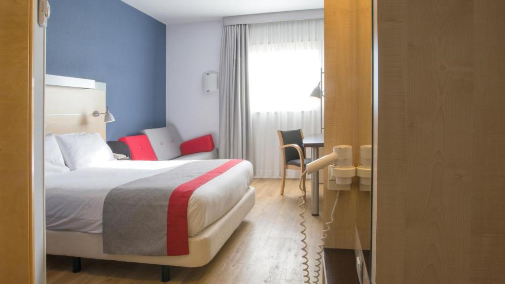 Holiday Inn Express Molins de Rei by IHG - Habitación Estándar Con Cama Grande Y Sofá Cama