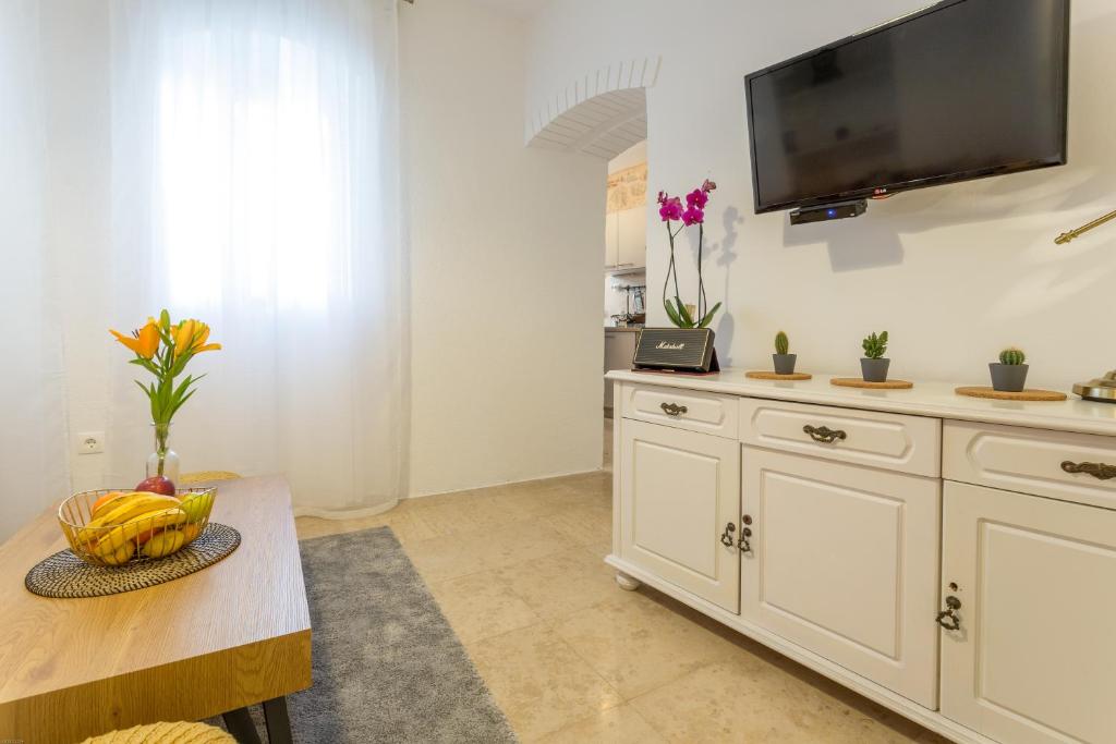Televízia a/alebo spoločenská miestnosť v ubytovaní Lola Apartments - ZF Hvar