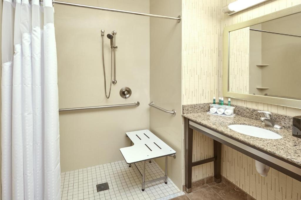 Holiday Inn Express and Suites Columbia University Area by IHG photo