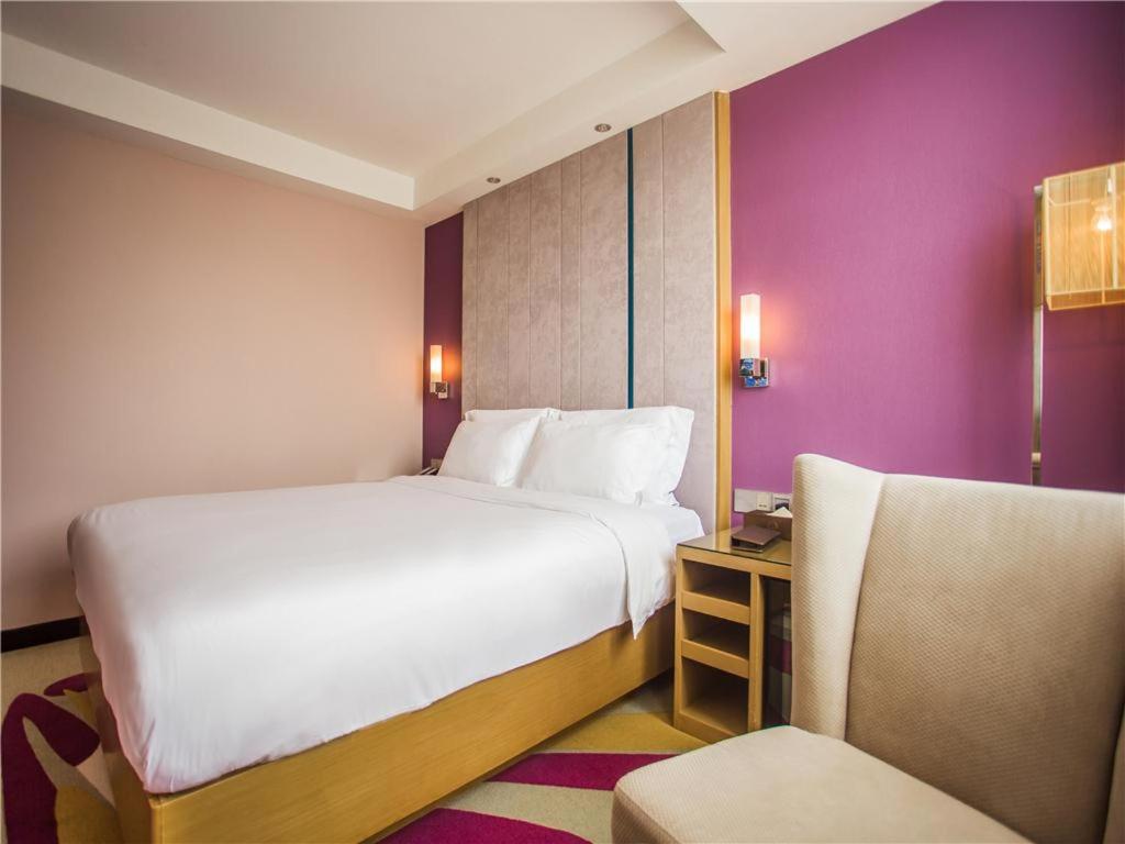 Postel nebo postele na pokoji v ubytování Lavande Hotel Zhanjiang Guomao