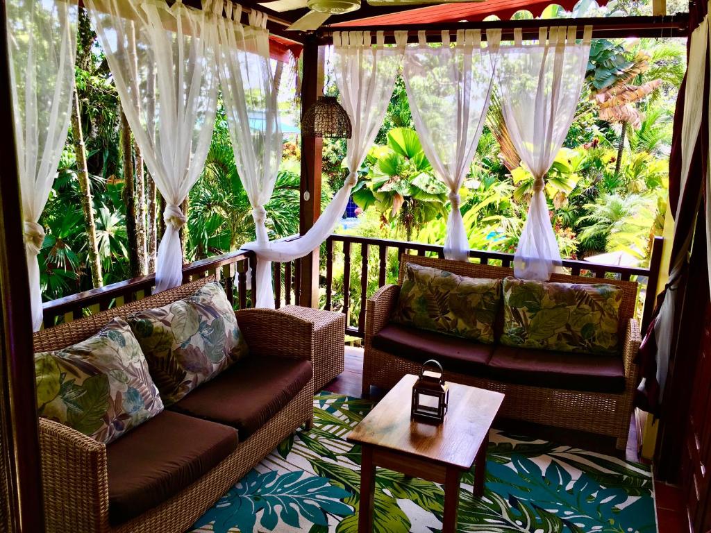 Posezení v ubytování Hotel El Encanto