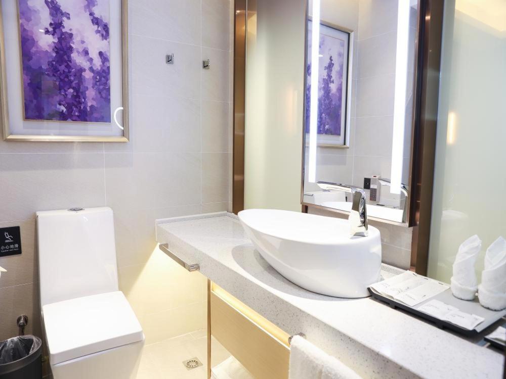 LAVANDE HOTELS SHENZHEN NORTH STATION LONGHUA FOXCONN HEADQUARTERS - Habitación De Cama King King De Lujo