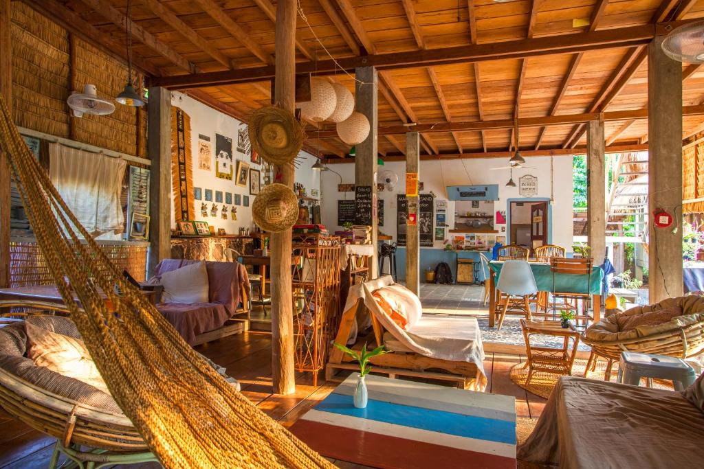 Posezení v ubytování Retro Kampot Guesthouse