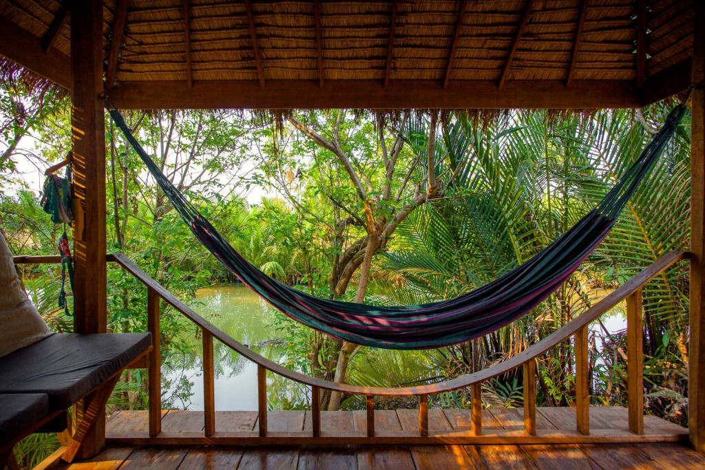 Balkón nebo terasa v ubytování Retro Kampot Guesthouse