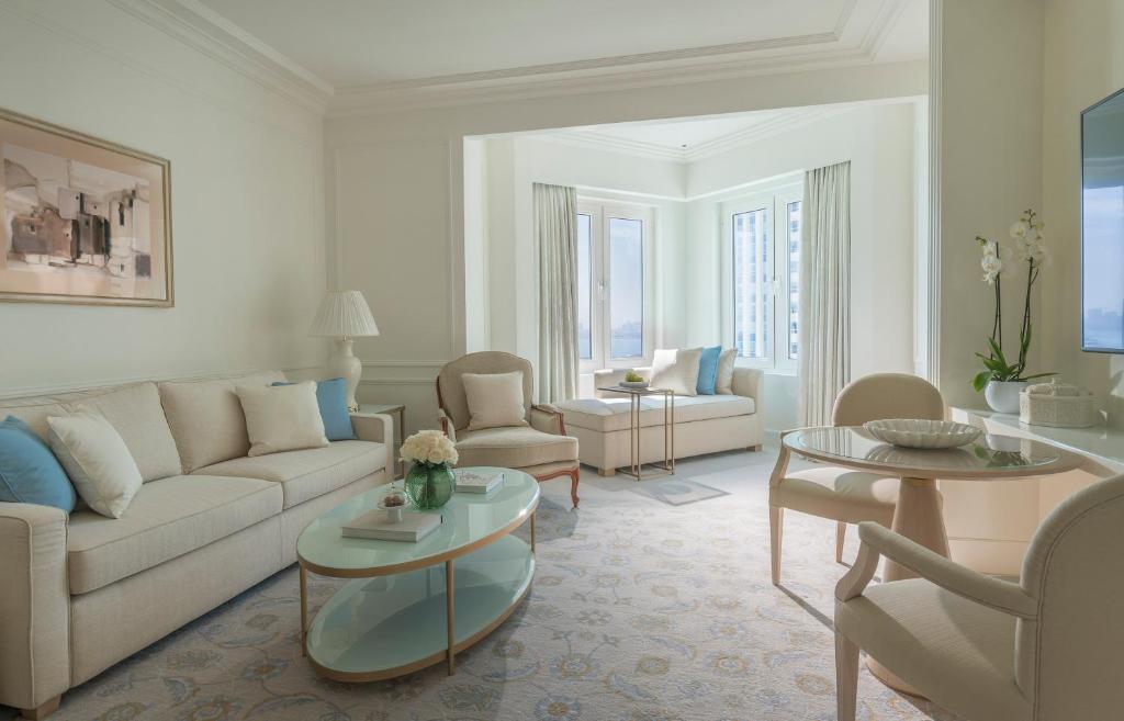 Predel za sedenje v nastanitvi Four Seasons Hotel Doha