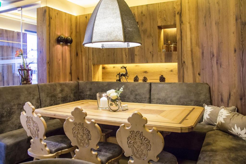 Istumisnurk majutusasutuses Hotel am Reiterkogel