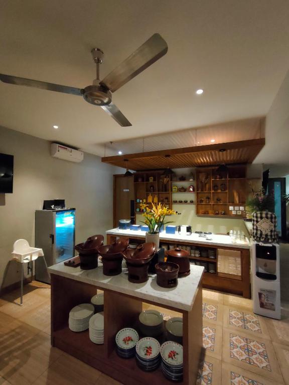 Arrayan Hotel Malioboro廚房或簡易廚房