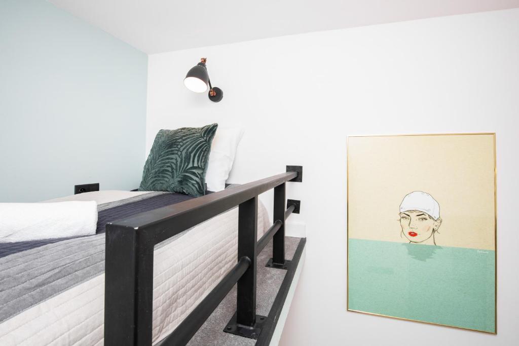 Posteľ alebo postele v izbe v ubytovaní Apartment Aleje Jerozolimskie 85 by Noclegi Renters