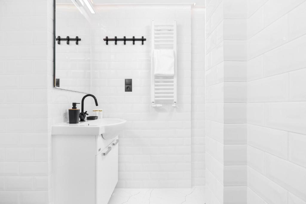 Kúpeľňa v ubytovaní Apartment Aleje Jerozolimskie 85 by Noclegi Renters