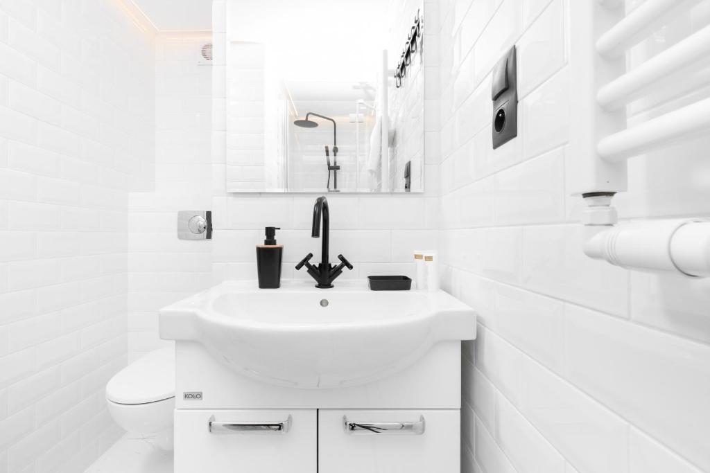 Kúpeľňa v ubytovaní Apartment Aleje Jerozolimskie 85 by Noclegi Renters