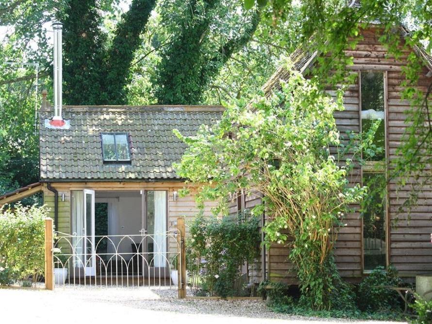 a small house with a fence in front of it at The Linhay in Faringdon