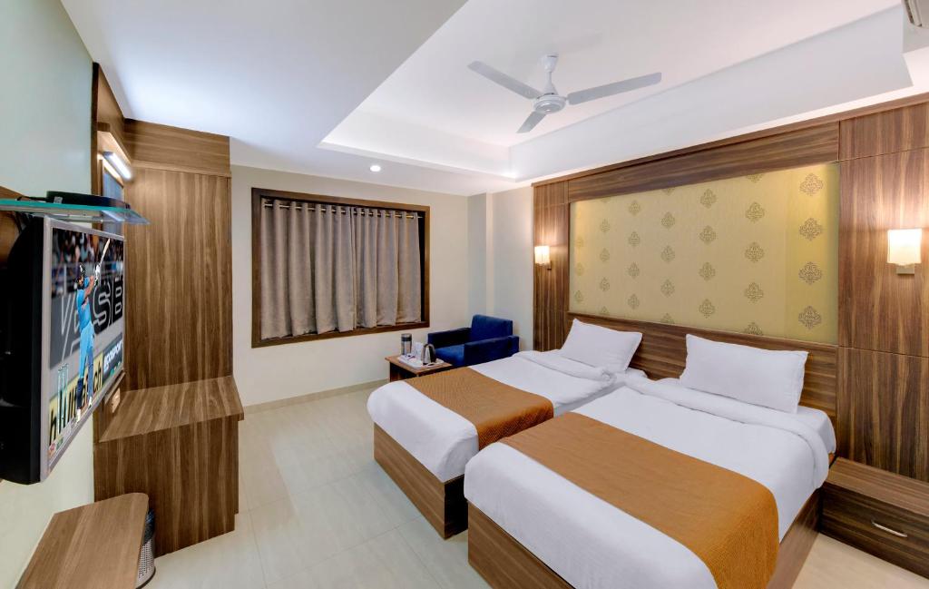 Postel nebo postele na pokoji v ubytování HOTEL SHITAL INN