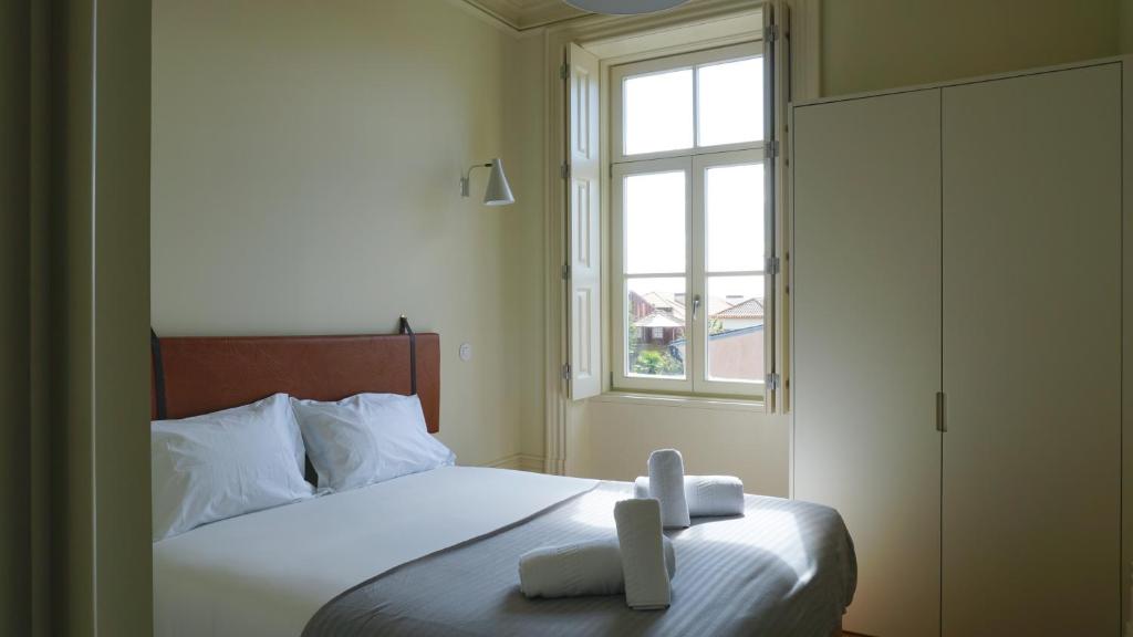 Postel nebo postele na pokoji v ubytování Aparthotel Oporto Palace