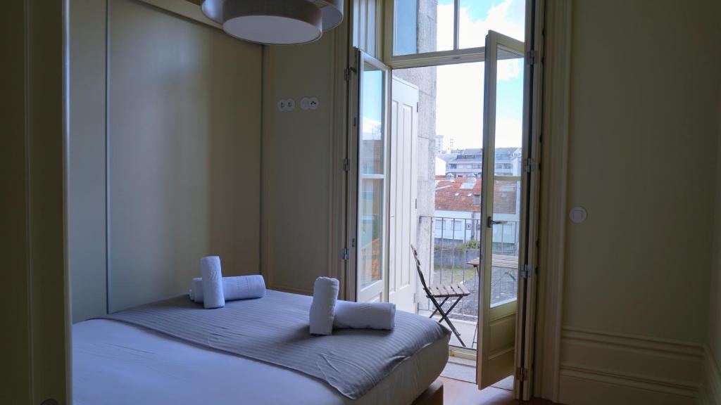 Postel nebo postele na pokoji v ubytování Aparthotel Oporto Palace
